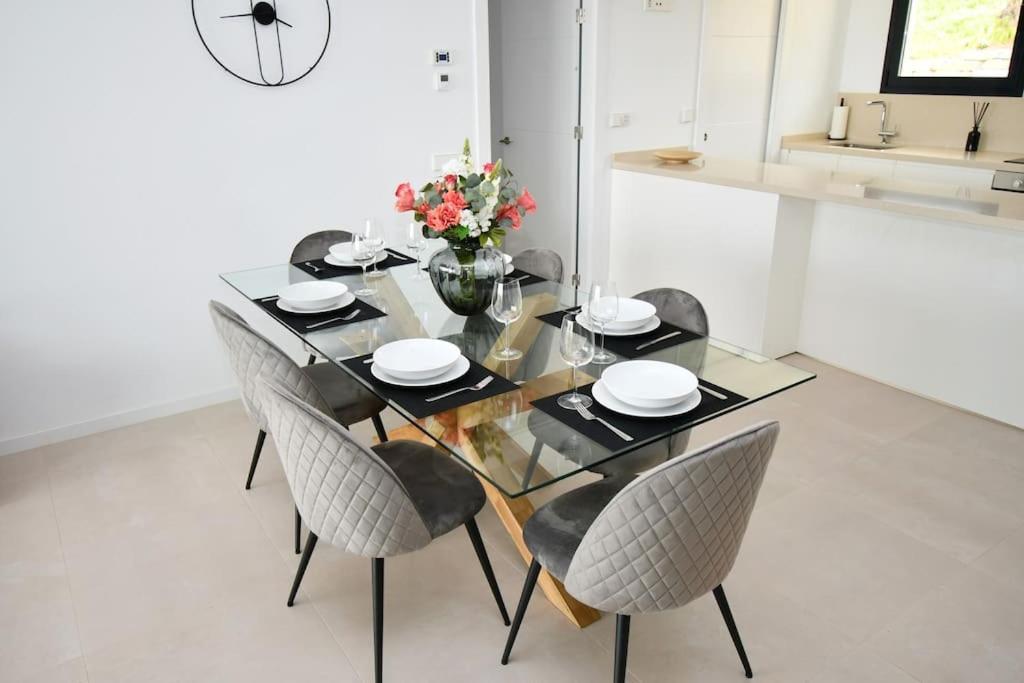 Apartamento Casa Kerr - Luxury Apt - Sleeps 9 - Los Boliches Málaga Exterior foto